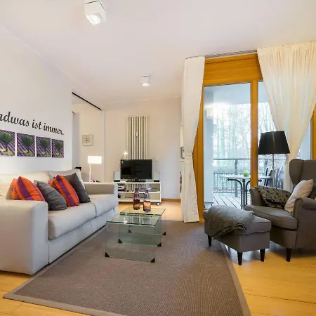 Kaiservillen - Mit 1 Schlafzimmer Und Balkon D105 アパート